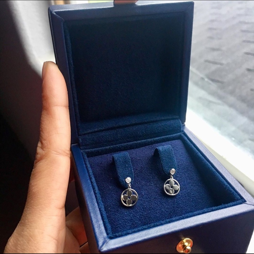 Louis Vuitton 18k gold earrings with diamond
